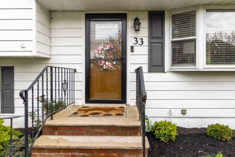 33 Marudy Dr, Clinton Town, NJ 08809