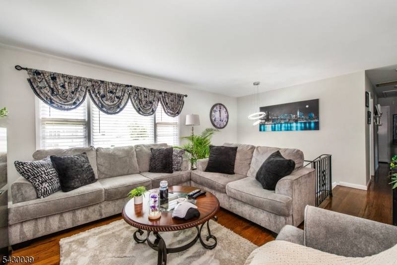 8 Kennedy Dr, Fairfield Twp., NJ 07004