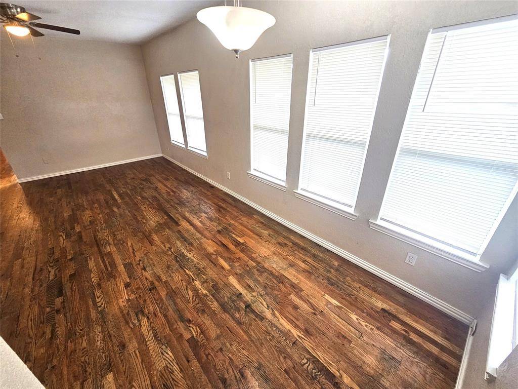 1927 W 10th Street, Dallas, TX 75208