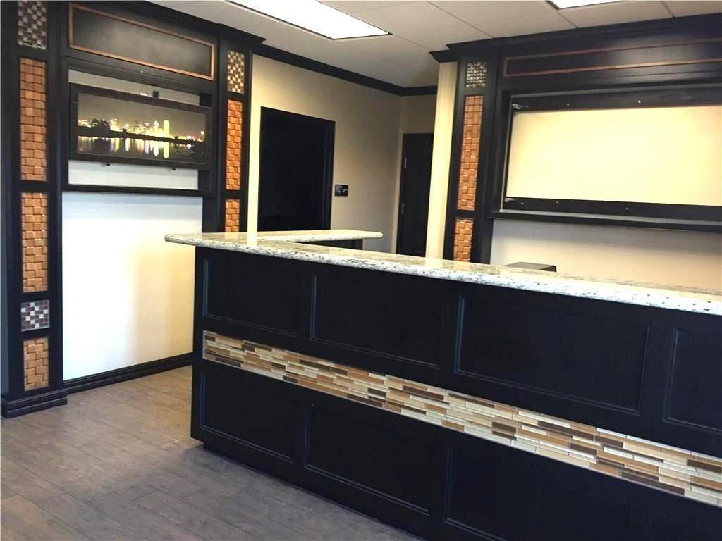 1135 Kinwest Parkway #150, Irving, TX 75063