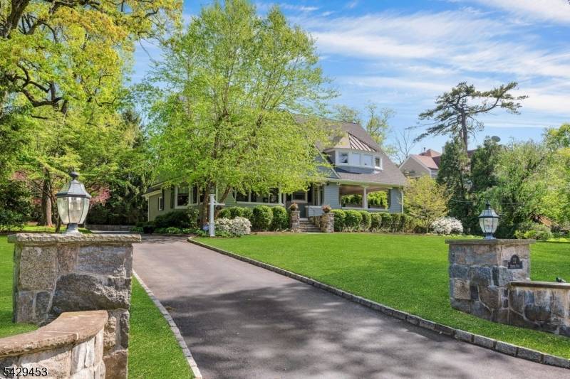 27 Bedford Rd, Summit City, NJ 07901
