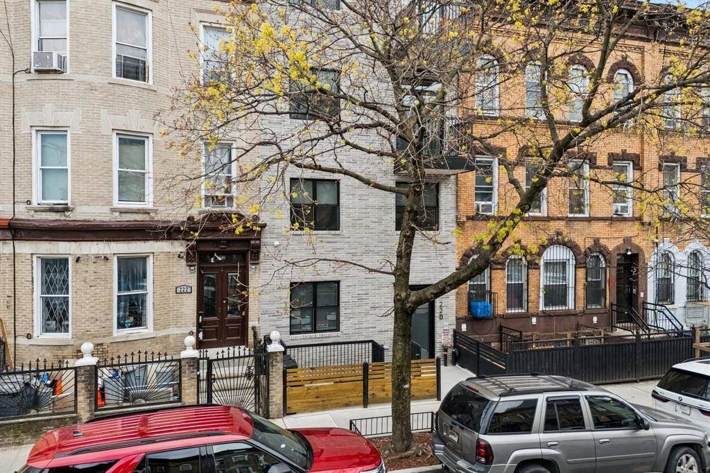 220 Schaefer ST #2F, Brooklyn, NY 11207