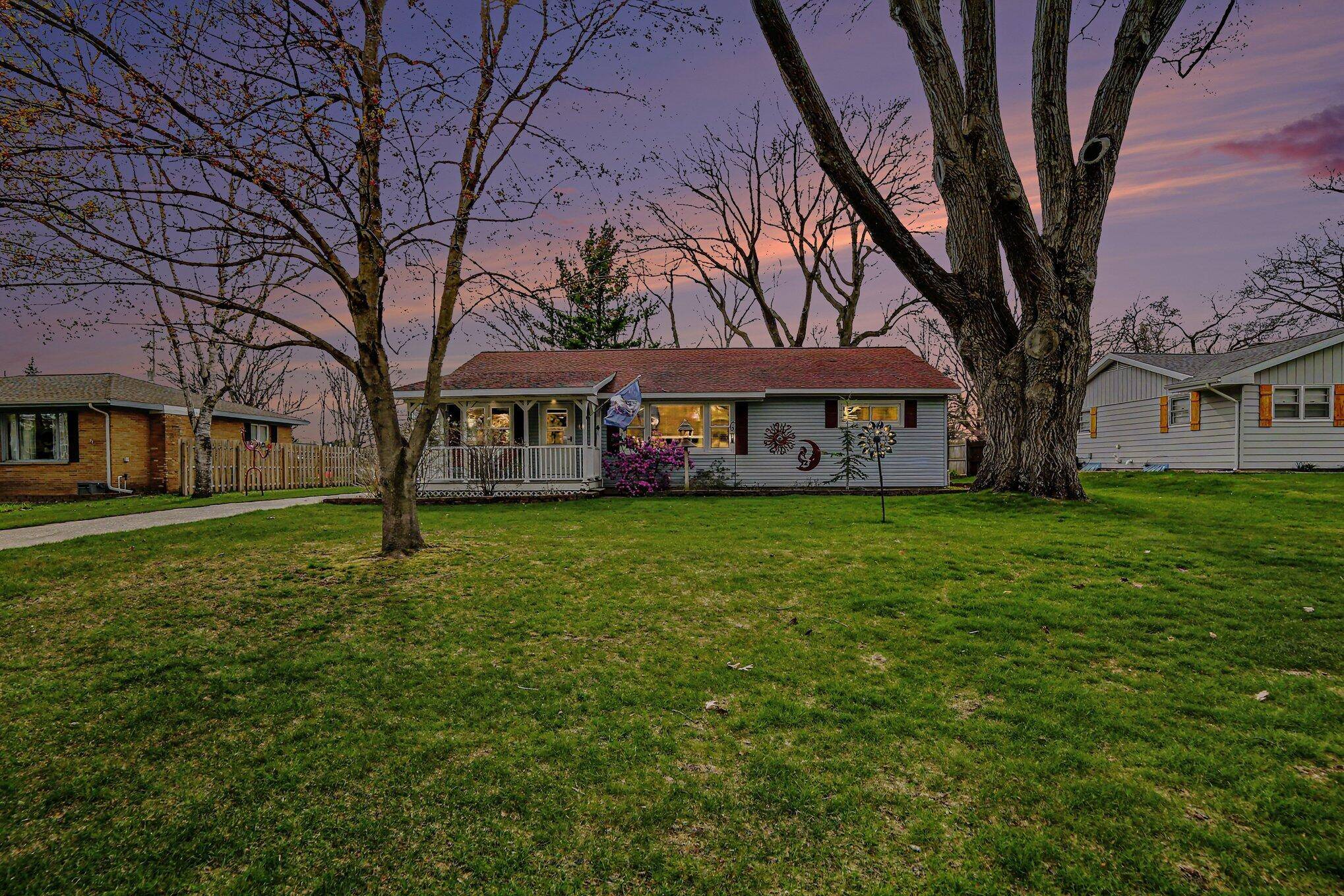 1033 N Beechwood ST, Ludington, MI 49431