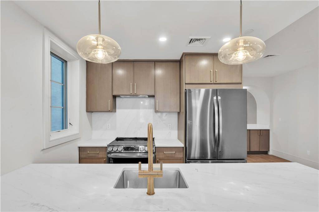 372 92nd ST #1B, Brooklyn, NY 11209