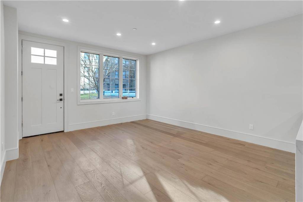 372 92nd ST #1B, Brooklyn, NY 11209
