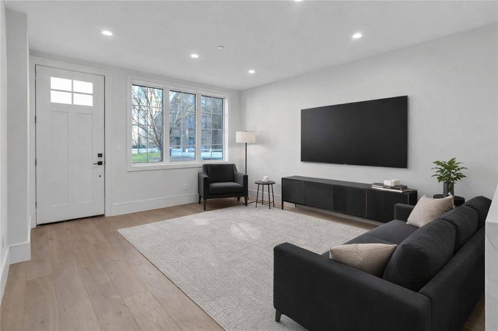 372 92nd ST #1B, Brooklyn, NY 11209