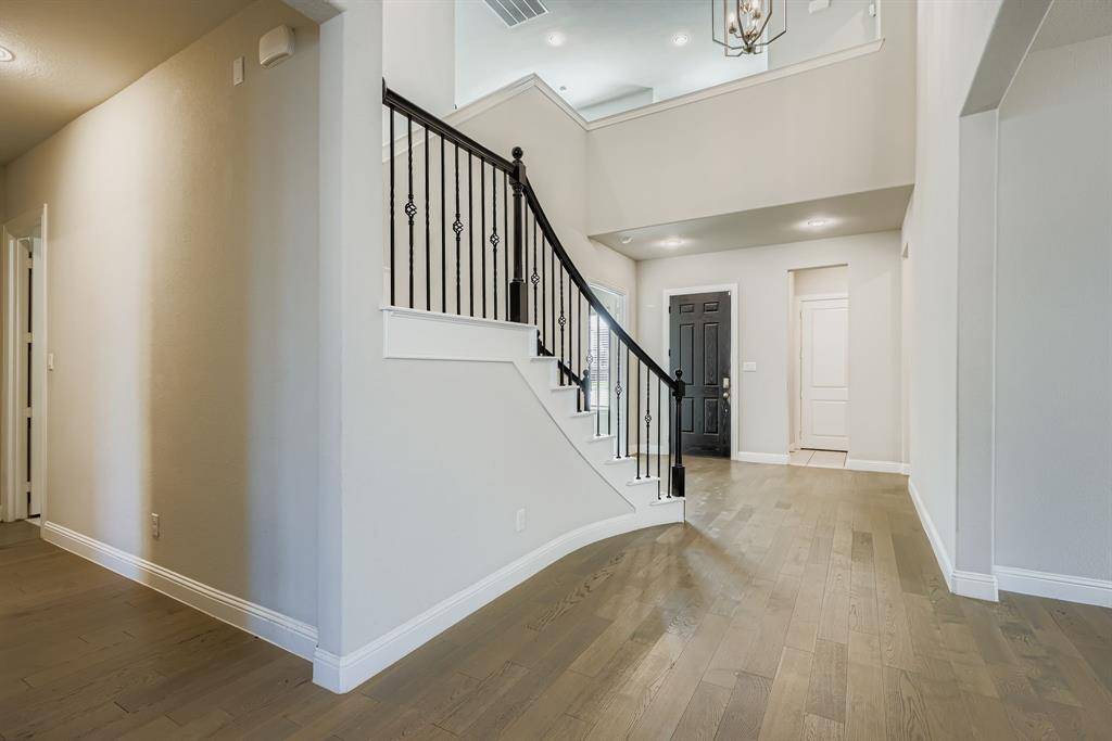 932 Hunters Creek Drive, Rockwall, TX 75087