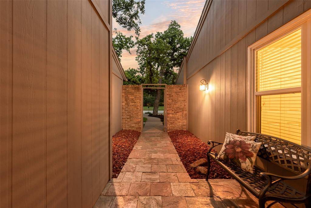 435 W Northgate Drive, Irving, TX 75062