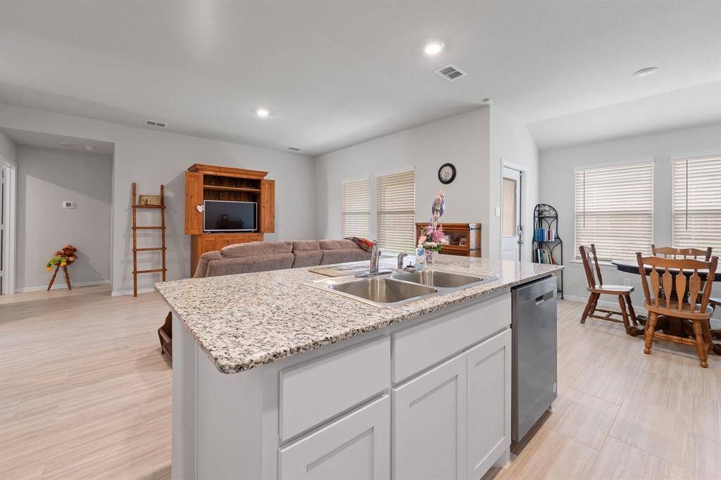 313 Crestridge Drive N, Cleburne, TX 76033