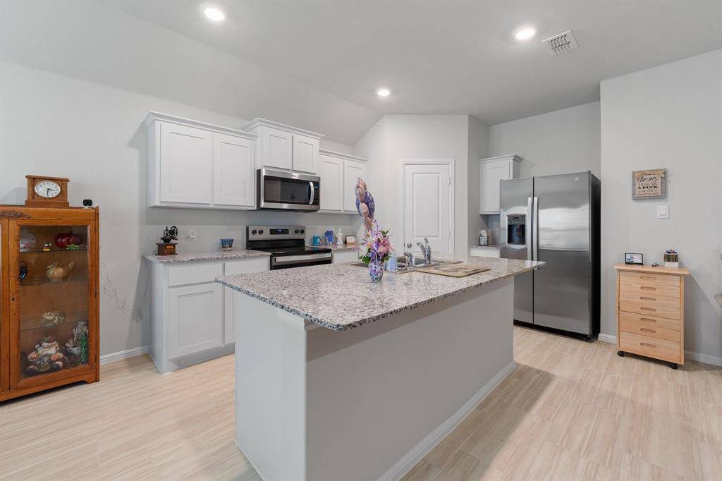 313 Crestridge Drive N, Cleburne, TX 76033