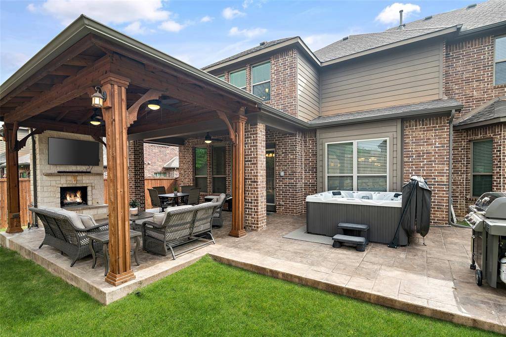 7825 Woodcreek Way, Sachse, TX 75048