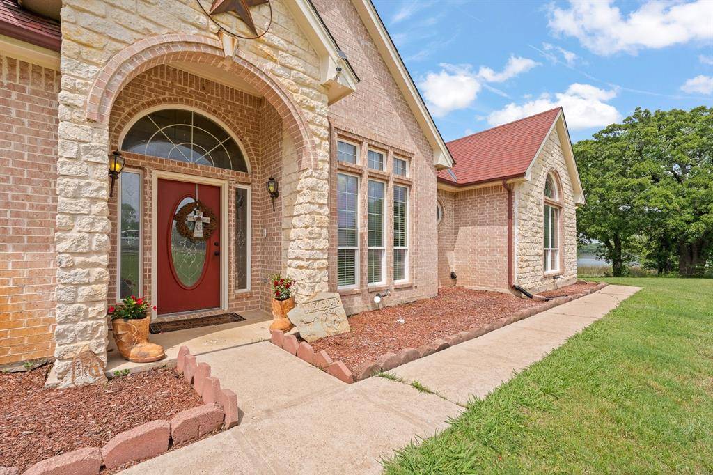 1701 W Lake Shore Drive, Alvarado, TX 76009
