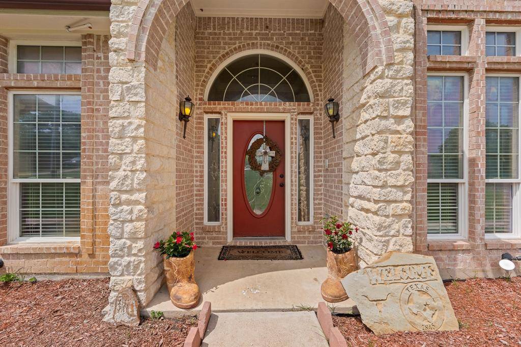 1701 W Lake Shore Drive, Alvarado, TX 76009