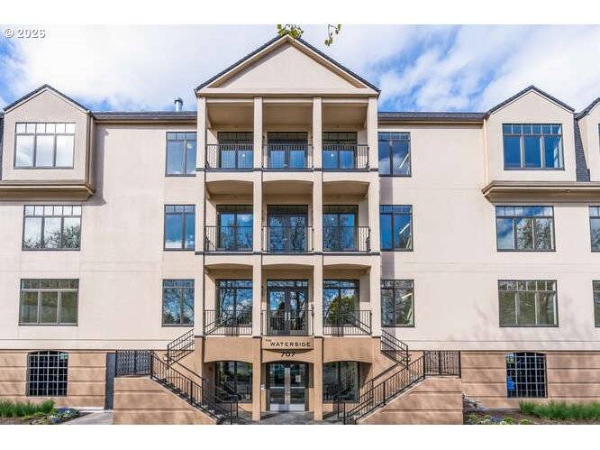 707 N HAYDEN ISLAND DR #427, Portland, OR 97217