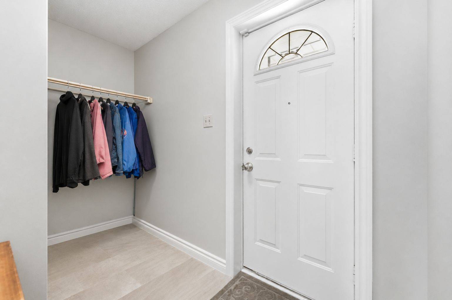 2336 Orient Park DR E #16, Blackburn Hamlet, ON K1B 4N5