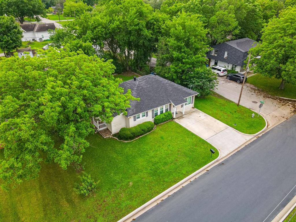 407 W 4th Street, Kaufman, TX 75142