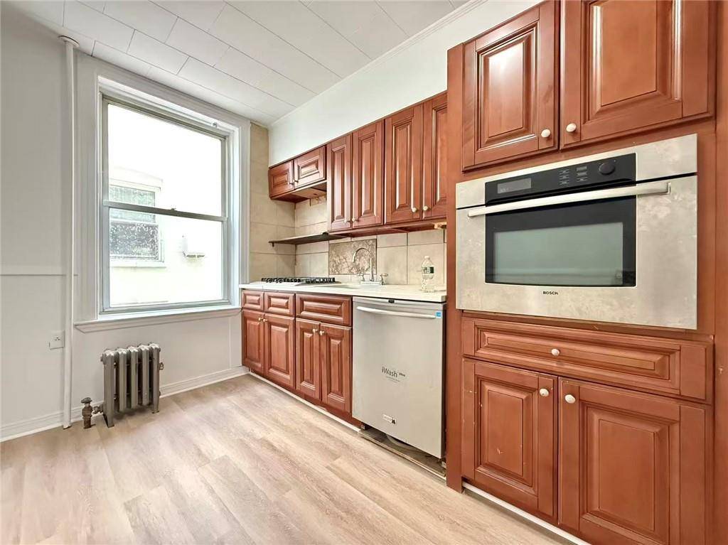 81 Bay 7th ST, Brooklyn, NY 11228