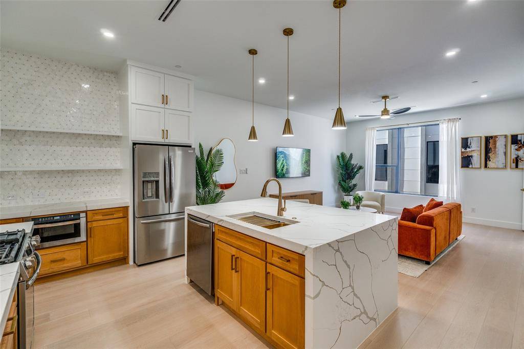 708 W Tenth Street #101, Dallas, TX 75208