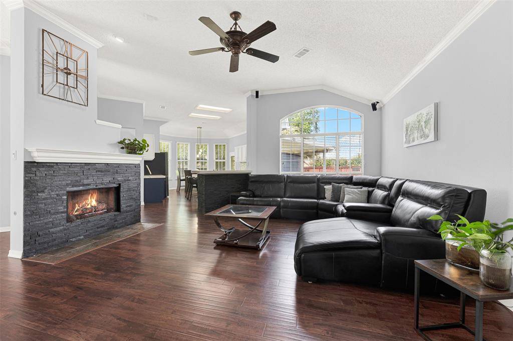 409 Jennifer Lane, Arlington, TX 76002