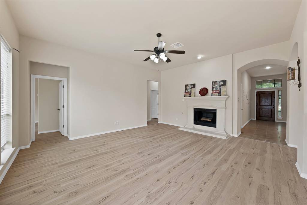 8118 La Frontera Trail, Arlington, TX 76002