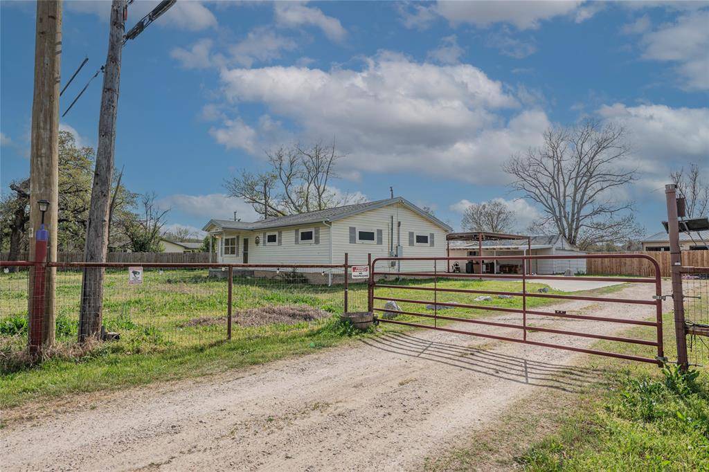 900 Silver Creek Azle Road, Azle, TX 76020