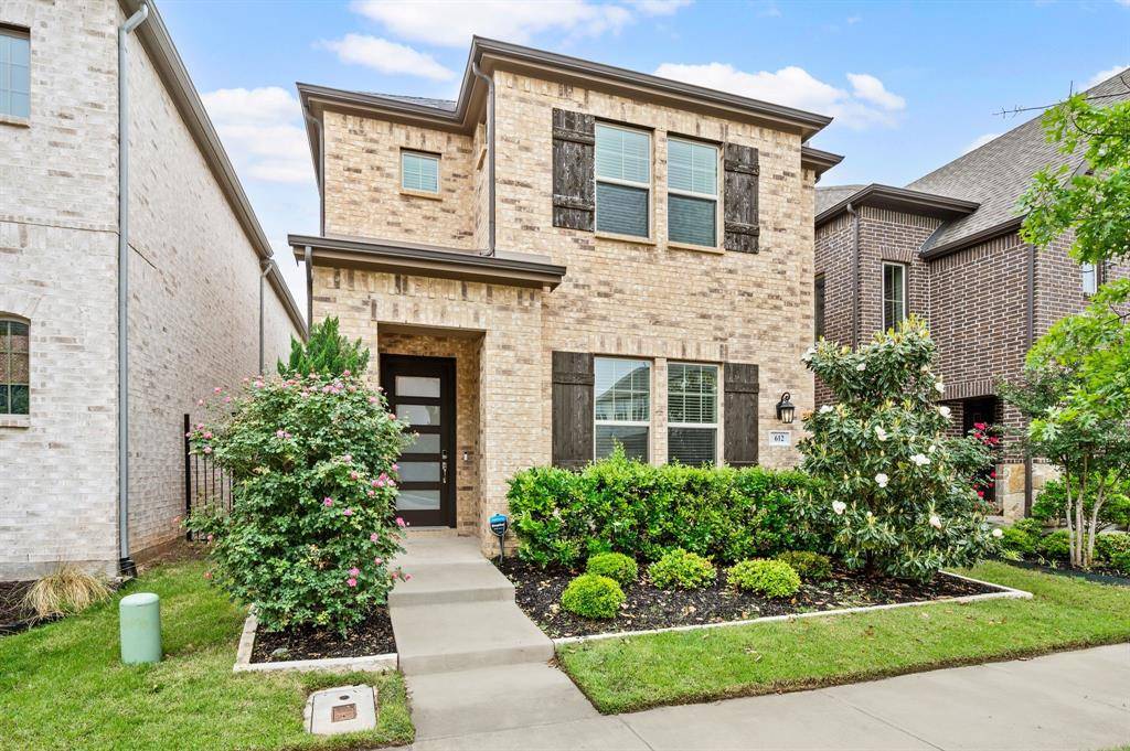 612 Courtyard Lane, Irving, TX 75039