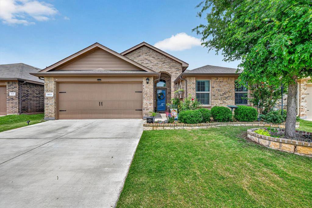 833 Rutherford Drive, Crowley, TX 76036