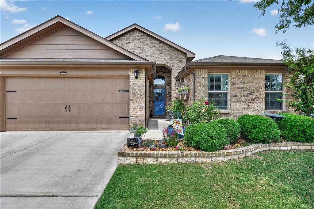 833 Rutherford Drive, Crowley, TX 76036