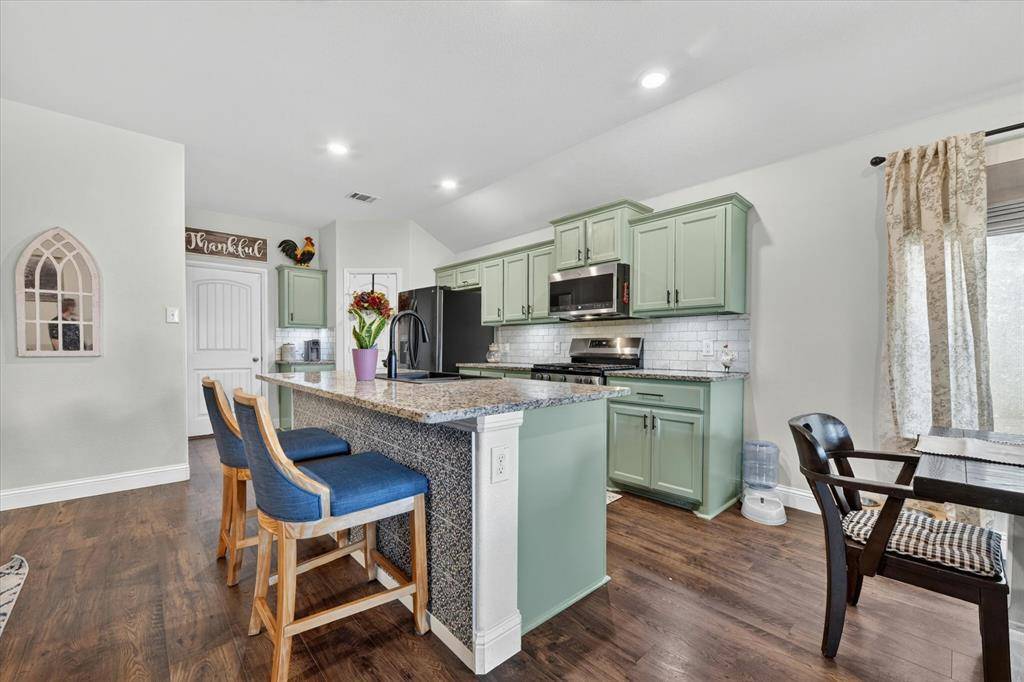 833 Rutherford Drive, Crowley, TX 76036