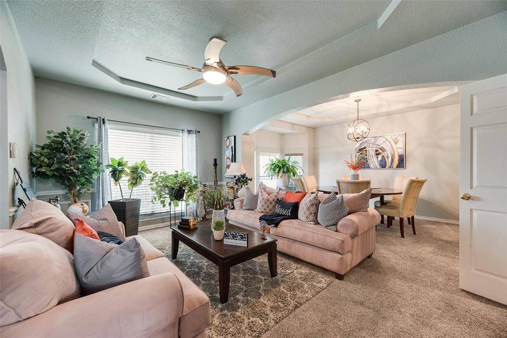 1521 Mountain Laurel Lane, Desoto, TX 75115
