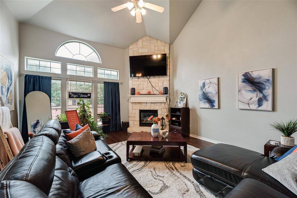 1521 Mountain Laurel Lane, Desoto, TX 75115