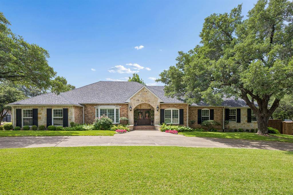 6828 Meadowcreek Drive, Dallas, TX 75254