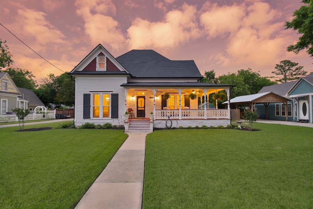 410 W Spring Street, Weatherford, TX 76086