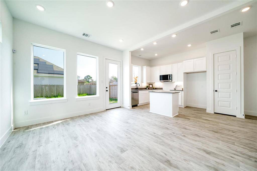 8107 Calhoun Road, Houston, TX 77033