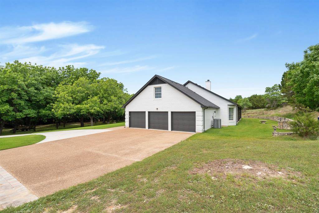 72 Crown Road, Willow Park, TX 76087