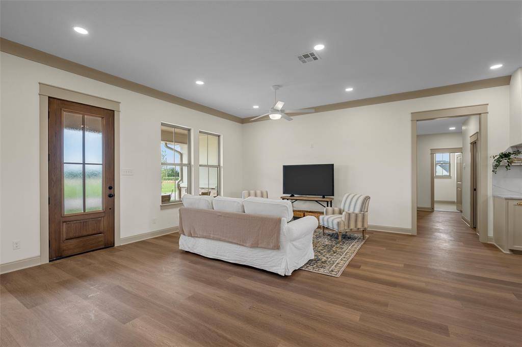 132 Water View Lane, Robinson, TX 76706
