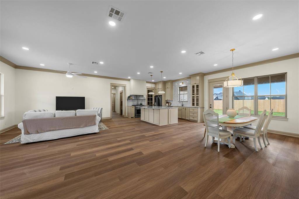132 Water View Lane, Robinson, TX 76706