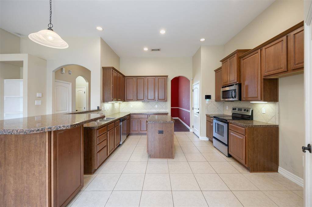 501 Tiger Lane, Gunter, TX 75058