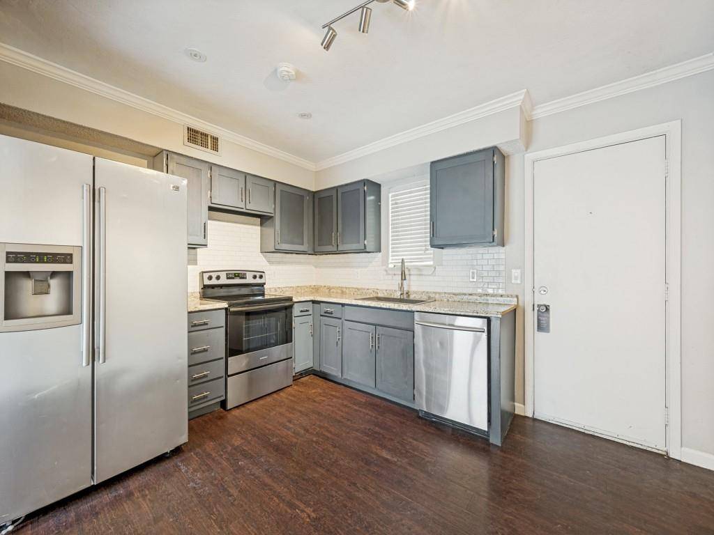 1122 N Center Street N #1122 and #1124, Arlington, TX 76011