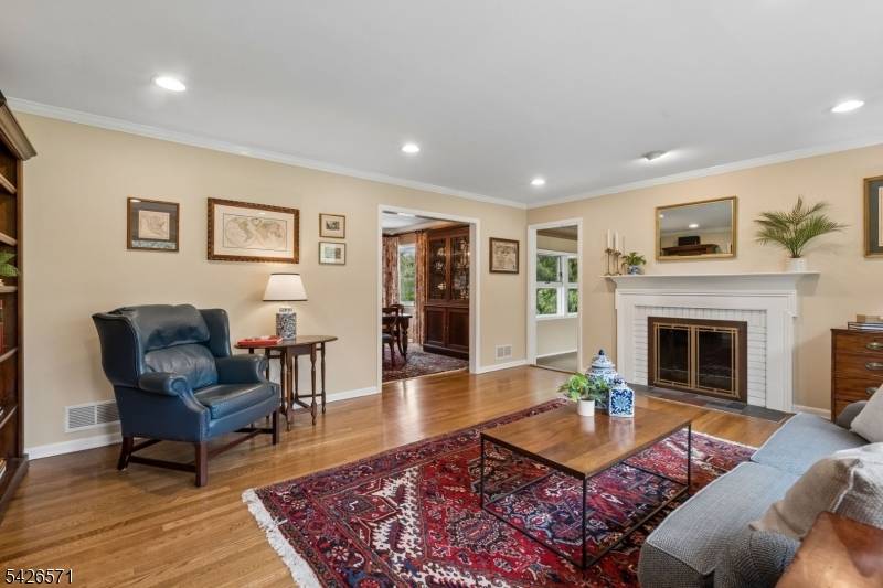 27 Hillside Ter, New Providence Boro, NJ 07901