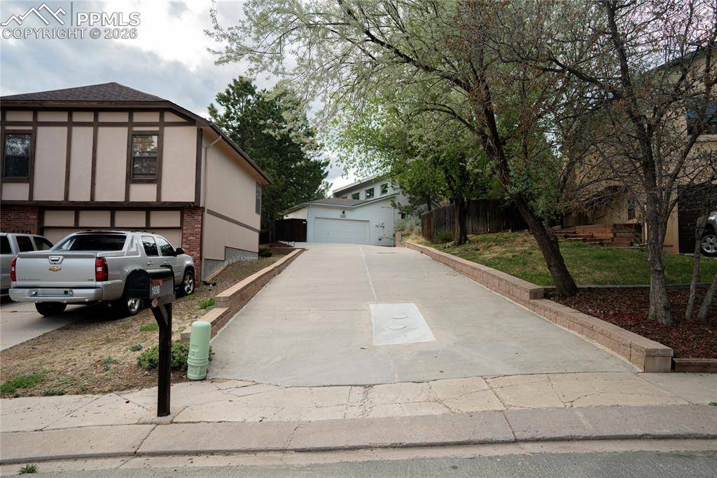 1090 N War Eagle DR, Colorado Springs, CO 80919