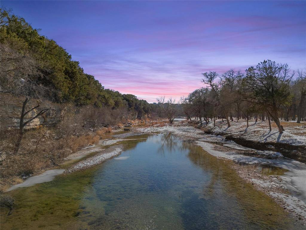 705 Lost Hunters Canyon, China Spring, TX 76633