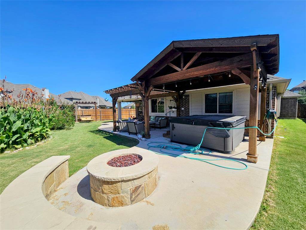 210 Spruce Valley Drive, Justin, TX 76247