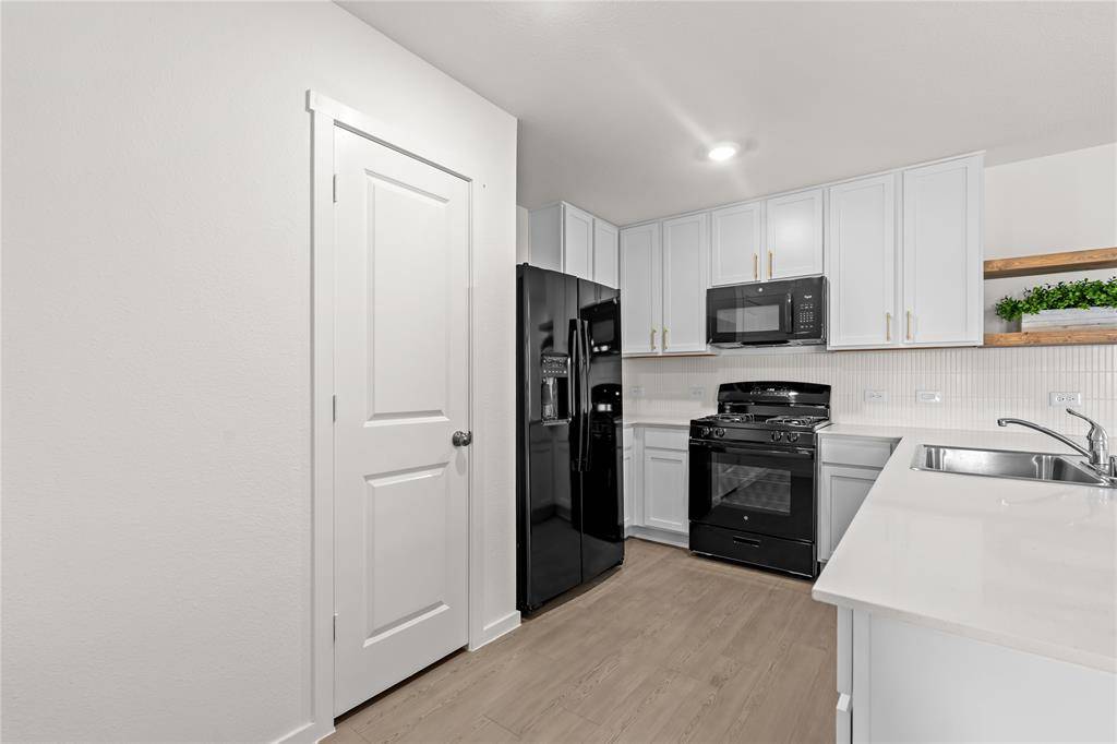 4004 Arklow Street, Fort Worth, TX 76036