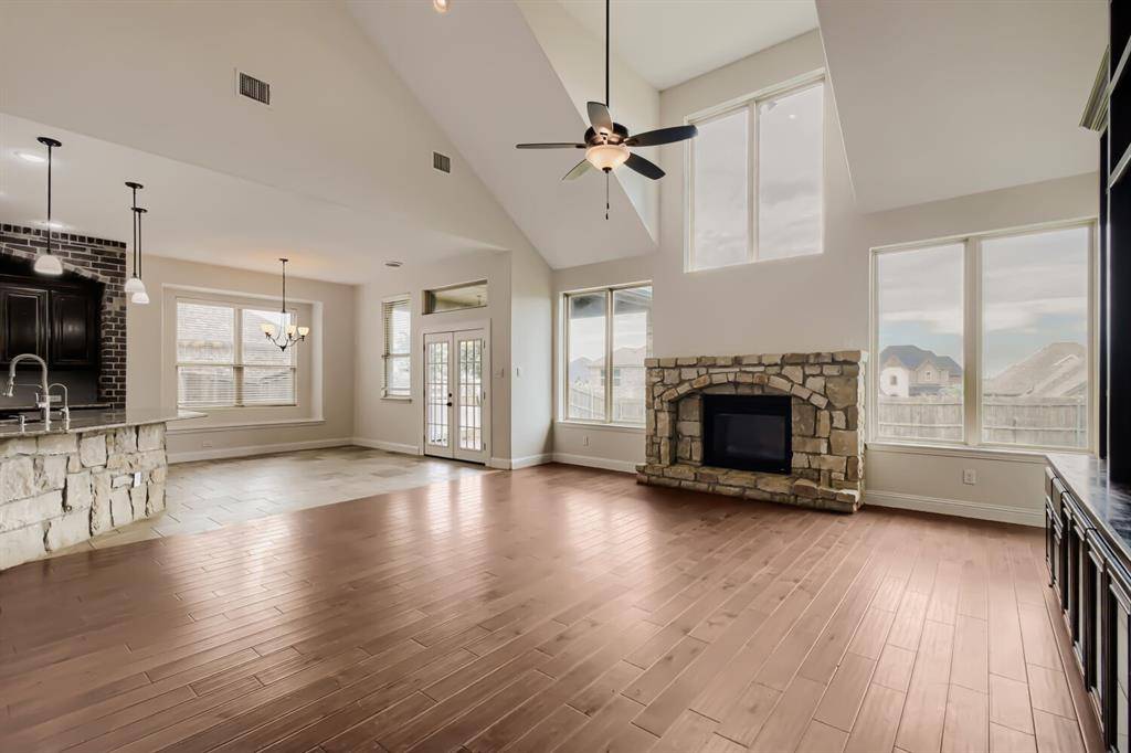 138 Fairweather Drive, Burleson, TX 76028