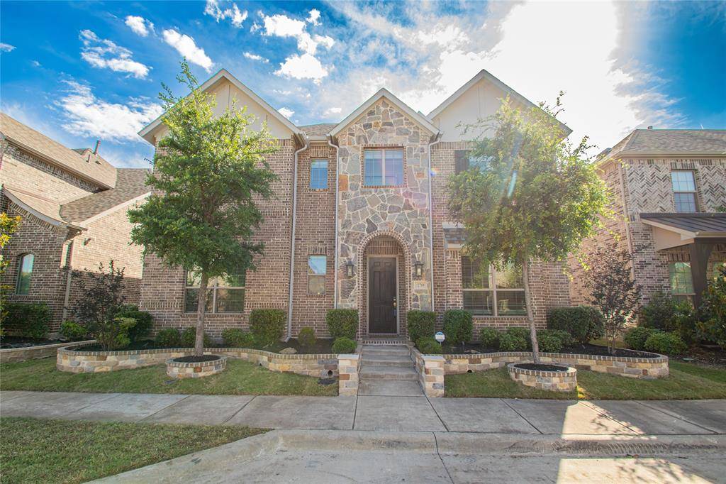 12709 Royal Oaks Lane, Farmers Branch, TX 75234