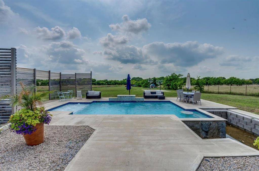 997 Ovilla Road, Waxahachie, TX 75167