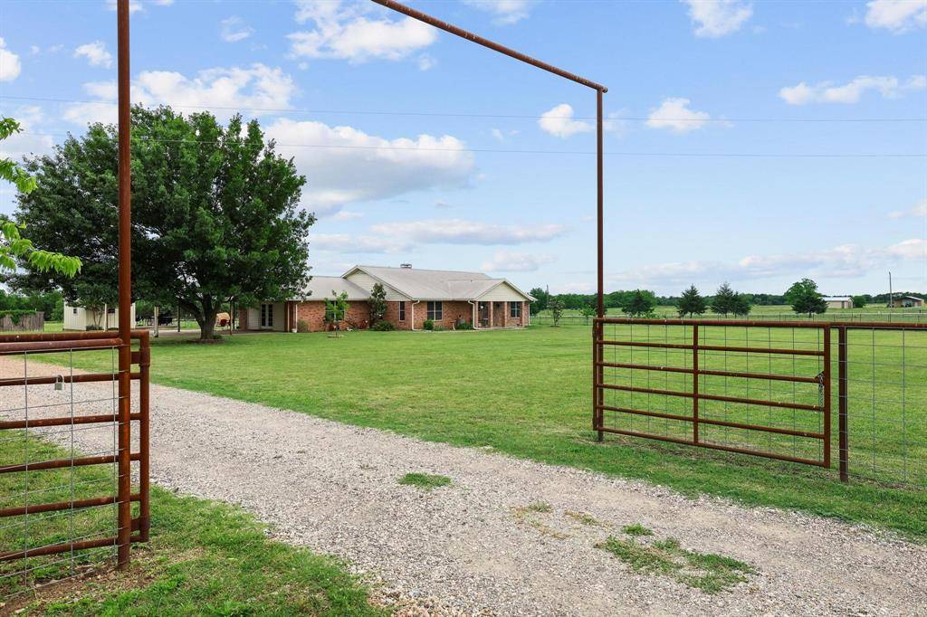 1217 County Road 4705, Leonard, TX 75452