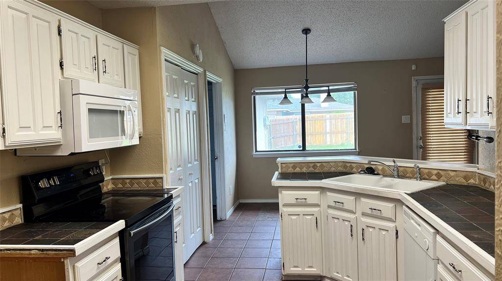 1725 Glencairn Lane, Lewisville, TX 75067