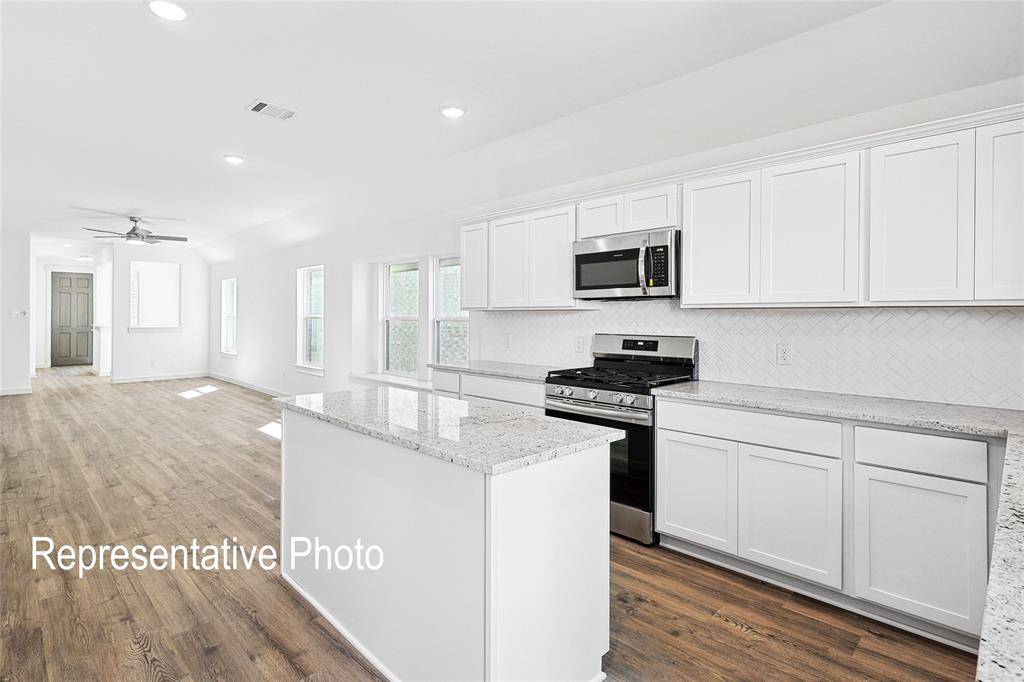 1024 Barkers Pond Avenue, Forney, TX 75126
